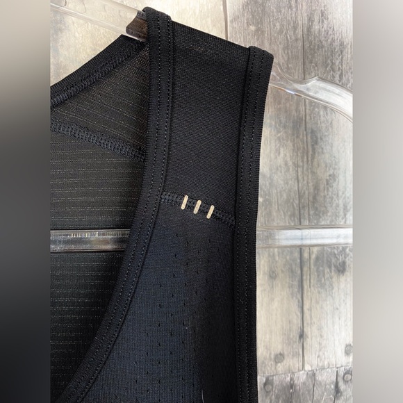 NWT Lululemon Metal Vent Breathe Tank in Black Size XL. - Picture 4 of 13